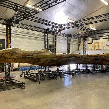 Un grill de Structure Technique spécialement conçu pour la Salle des Taureaux de la Grotte Lascaux 3