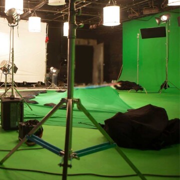 Pendrillon fond vert : l’atout-maître pour des incrustations de pro ! Pendrillon fond vert : l’atout-maître pour des incrustations de pro !