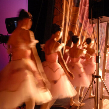 Les pendrillons : maîtres du théâtre, gardiens des coulisses ! Les pendrillons : maîtres du théâtre, gardiens des coulisses !