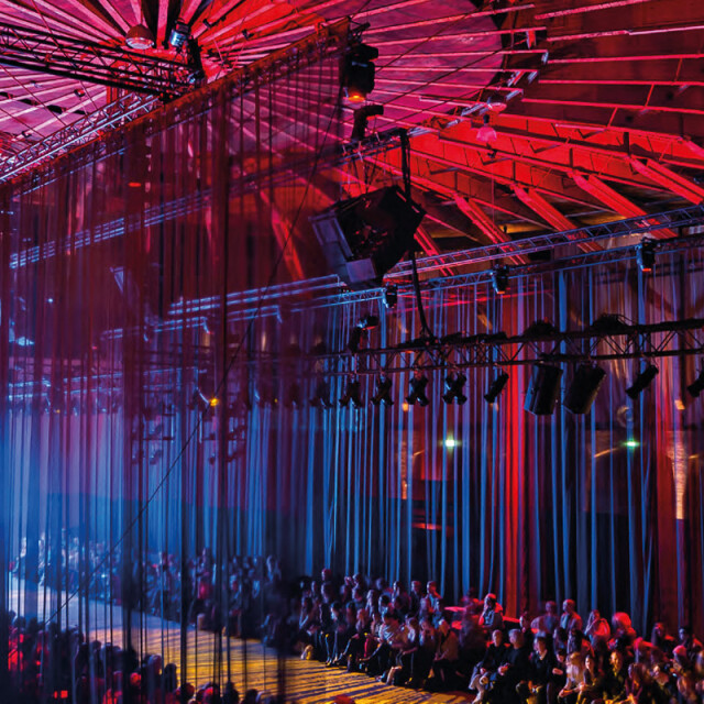 Solution professionnelle pour vos fixations de rideaux scéniques