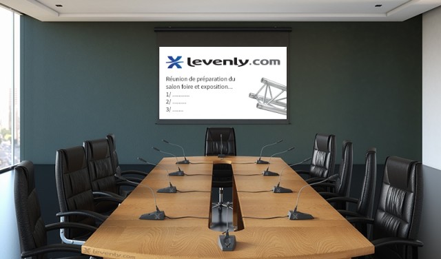 Exemple d'installation d'une salle de réunion avec système de conférences