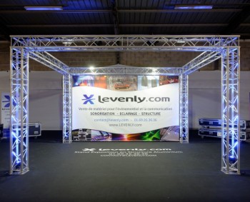 Acheter STAND EXPO QUATRO M222 - 5.3 X 5.3 X H2.9, GRILL AUTOPORTÉ MILOS TRUSS au meilleur prix sur LEVENLY.com